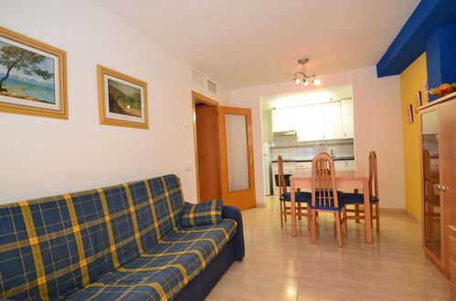 Photo 3 - 2 bedroom Apartment in Salou with swimming pool and sea view