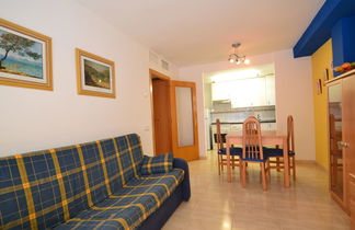 Photo 3 - 2 bedroom Apartment in Salou with swimming pool and sea view