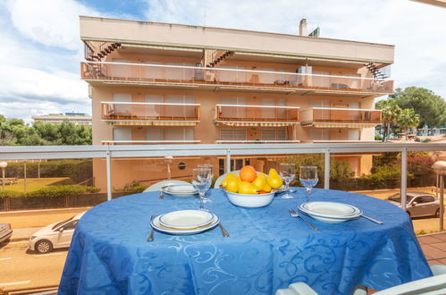 Photo 2 - 2 bedroom Apartment in Salou with swimming pool and garden