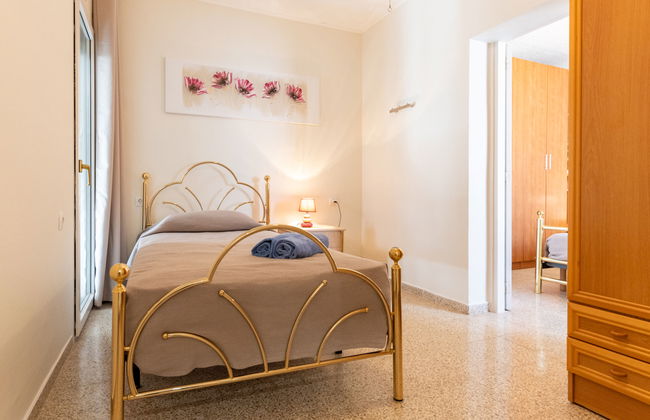 5 bedroom House in Castelló d'Empúries with private pool and garden - Photo 16