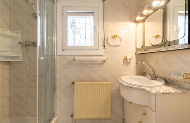 5 bedroom House in Castelló d'Empúries with private pool and garden - Photo 25