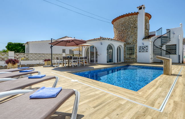 5 bedroom House in Castelló d'Empúries with private pool and garden - Photo 32