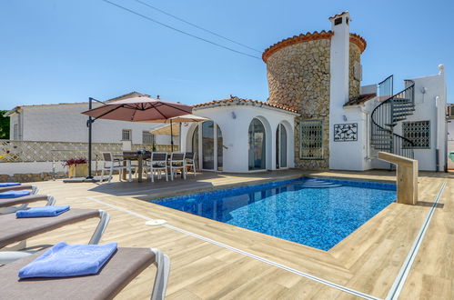 Foto 1 - Casa de 3 quartos em Castelló d'Empúries com piscina privada e jardim