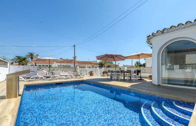 5 bedroom House in Castelló d'Empúries with private pool and garden - Photo 34