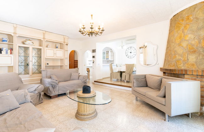 5 bedroom House in Castelló d'Empúries with private pool and garden - Photo 6