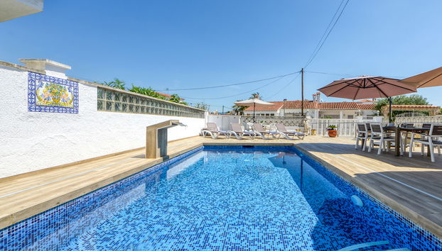 5 bedroom House in Castelló d'Empúries with private pool and garden - Photo 2