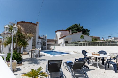 Foto 2 - Casa de 3 habitaciones en Castelló d'Empúries con piscina privada y vistas al mar