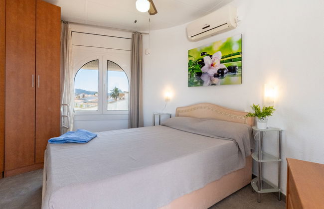 5 bedroom House in Castelló d'Empúries with private pool and garden - Photo 27