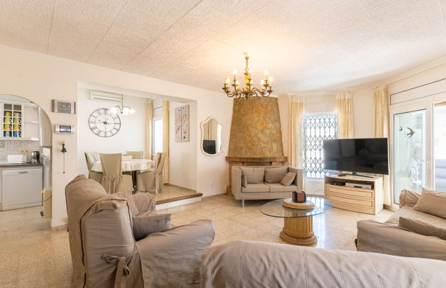 5 bedroom House in Castelló d'Empúries with private pool and garden - Photo 3