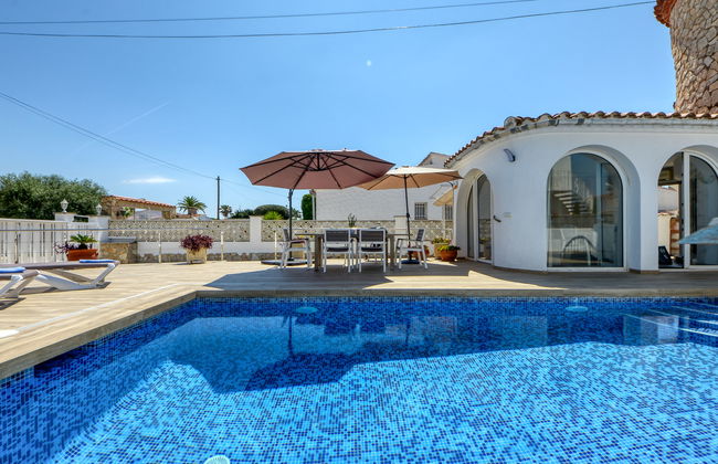5 bedroom House in Castelló d'Empúries with private pool and garden - Photo 31