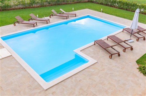 Foto 14 - Casa de 3 quartos em Tinjan com piscina privada e jardim