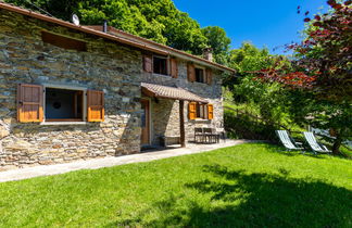 Photo 3 - Maison de 2 chambres à Plesio avec jardin et terrasse