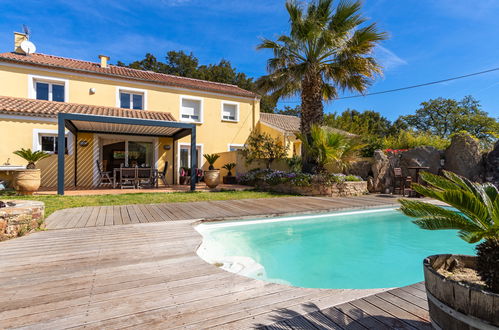 Foto 1 - Casa con 3 camere da letto a Bormes-les-Mimosas con piscina privata e vista mare