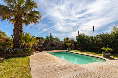 Photo 5 - 3 bedroom House in Bormes-les-Mimosas with private pool and sea view