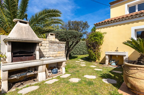 Photo 19 - 3 bedroom House in Bormes-les-Mimosas with private pool and garden