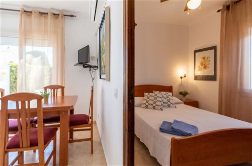 Foto 13 - Apartment mit 2 Schlafzimmern in Castelló d'Empúries mit schwimmbad und blick aufs meer