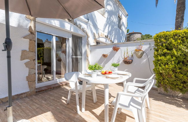 3 bedroom Apartment in Castelló d'Empúries with swimming pool and garden - Photo 26