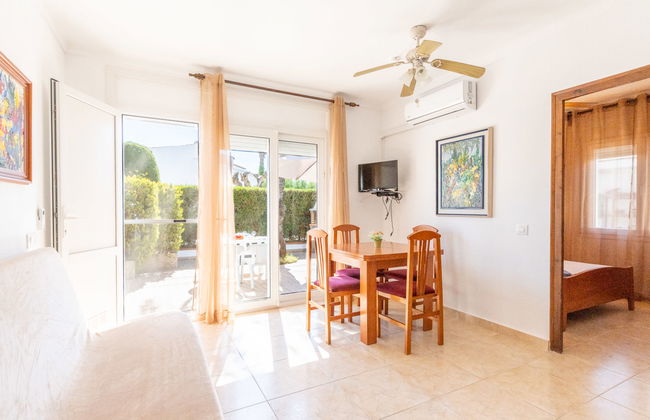 3 bedroom Apartment in Castelló d'Empúries with swimming pool and garden - Photo 7