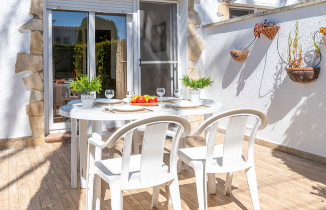 3 bedroom Apartment in Castelló d'Empúries with swimming pool and garden - Photo 22