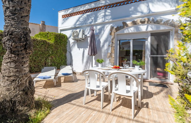 3 bedroom Apartment in Castelló d'Empúries with swimming pool and garden - Photo 20