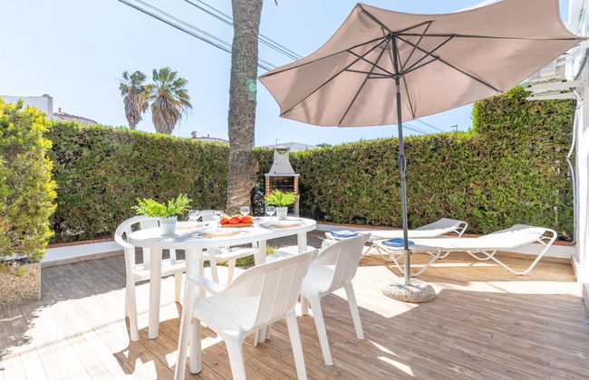 3 bedroom Apartment in Castelló d'Empúries with swimming pool and garden - Photo 25
