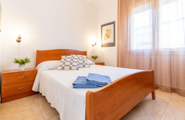 3 bedroom Apartment in Castelló d'Empúries with swimming pool and garden - Photo 4