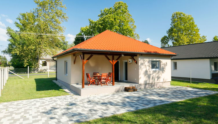 Foto 1 - Casa de 2 habitaciones en Balatonkeresztúr con terraza