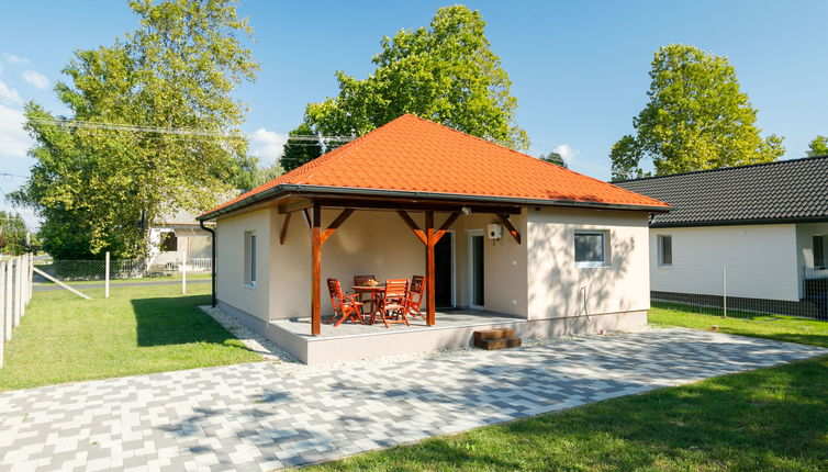 Photo 1 - Maison de 2 chambres à Balatonkeresztúr avec terrasse