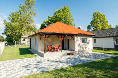 Photo 1 - Maison de 2 chambres à Balatonkeresztúr avec terrasse