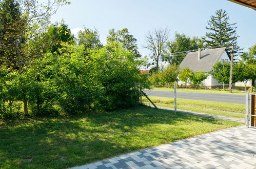 Foto 23 - Casa de 2 habitaciones en Balatonkeresztúr con terraza