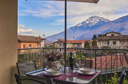 Foto 2 - Appartamento con 2 camere da letto a Dongo con giardino e vista sulle montagne