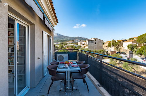 Foto 1 - Apartamento de 2 habitaciones en L'Île-Rousse con terraza y vistas al mar