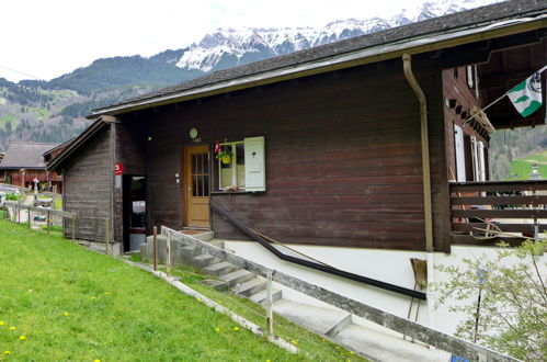 Foto 2 - Appartamento con 1 camera da letto a Lauterbrunnen con giardino e vista sulle montagne