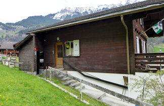 Foto 2 - Apartamento de 1 habitación en Lauterbrunnen con jardín y vistas a la montaña