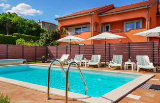 Photo 1 - Maison de 3 chambres à Kastav avec piscine privée et jardin