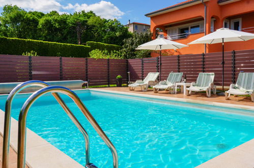 Photo 1 - Maison de 3 chambres à Kastav avec piscine privée et jardin