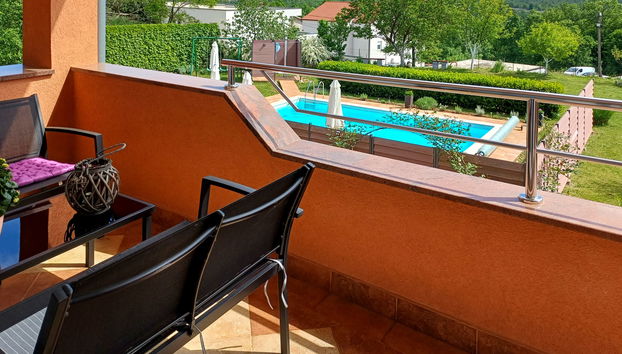 Apartamento de 3 habitaciones en Kastav con piscina privada y jardín - Foto 4
