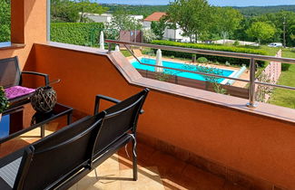 Photo 2 - Maison de 3 chambres à Kastav avec piscine privée et jardin