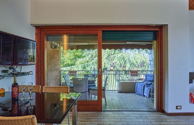 Apartamento de 2 quartos em Porto Valtravaglia com piscina e jardim - Foto 4