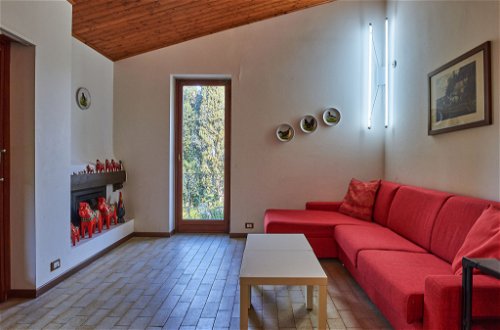 Foto 6 - Apartamento de 1 quarto em Porto Valtravaglia com piscina e vista para a montanha