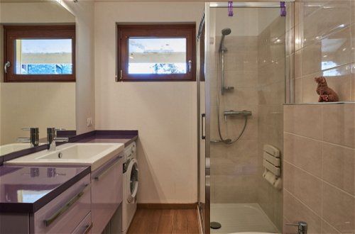 Foto 16 - Apartment mit 1 Schlafzimmer in Porto Valtravaglia mit schwimmbad und blick auf die berge