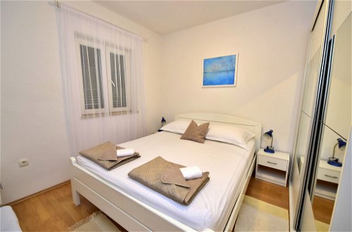 Foto 15 - Appartamento con 2 camere da letto a Supetar con vista mare