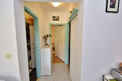 Foto 16 - Apartamento de 2 quartos em Supetar com jardim