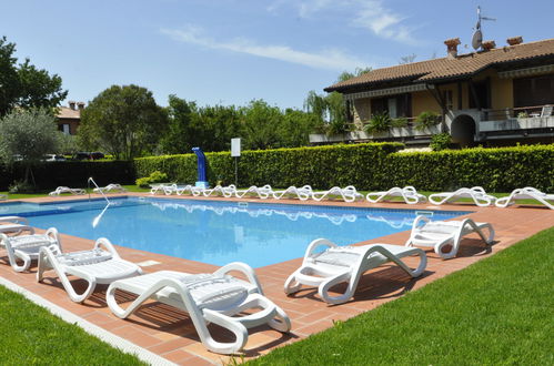 Foto 1 - Apartamento en Lazise con piscina y vistas a la montaña