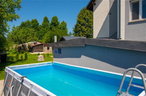 Foto 2 - Casa de 4 habitaciones en Fužine con piscina privada y jardín
