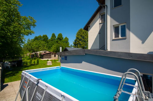 Foto 36 - Casa de 4 quartos em Fužine com piscina privada e jardim