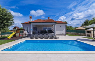 Photo 1 - Maison de 3 chambres à Žminj avec piscine privée et jardin