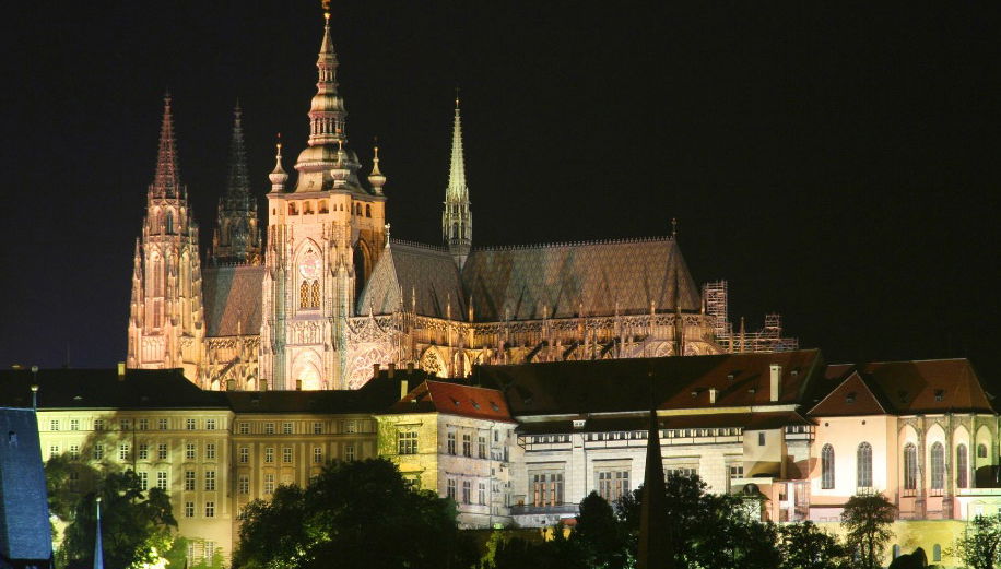 Praga de noche en barco - Foto 1