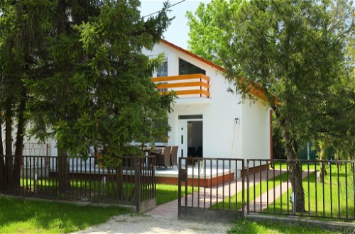 Foto 22 - Casa con 2 camere da letto a Balatonőszöd con giardino e vista sulle montagne