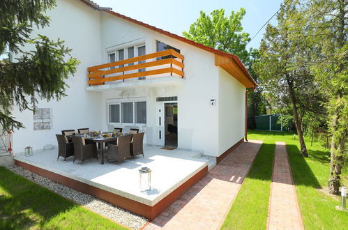 Foto 1 - Casa con 2 camere da letto a Balatonőszöd con giardino e vista sulle montagne